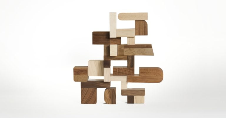 Smartificial Palletising for Furniture Shipping